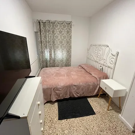 Matrimonio En Piso Compartido - Playa Del Cura - Nr 2 ホームステイ